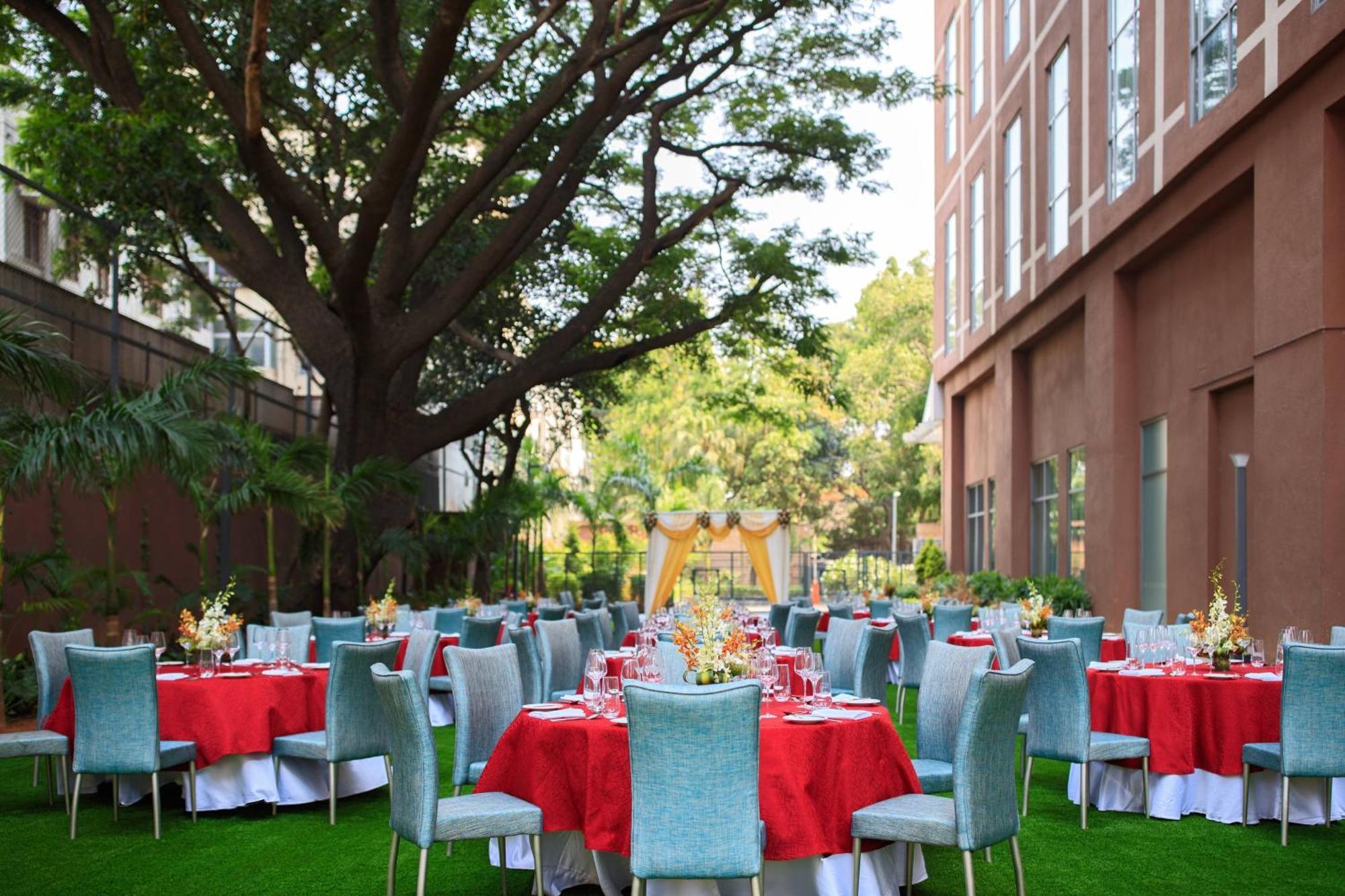 Renaissance Bengaluru Race Course Hotel Bagian luar foto