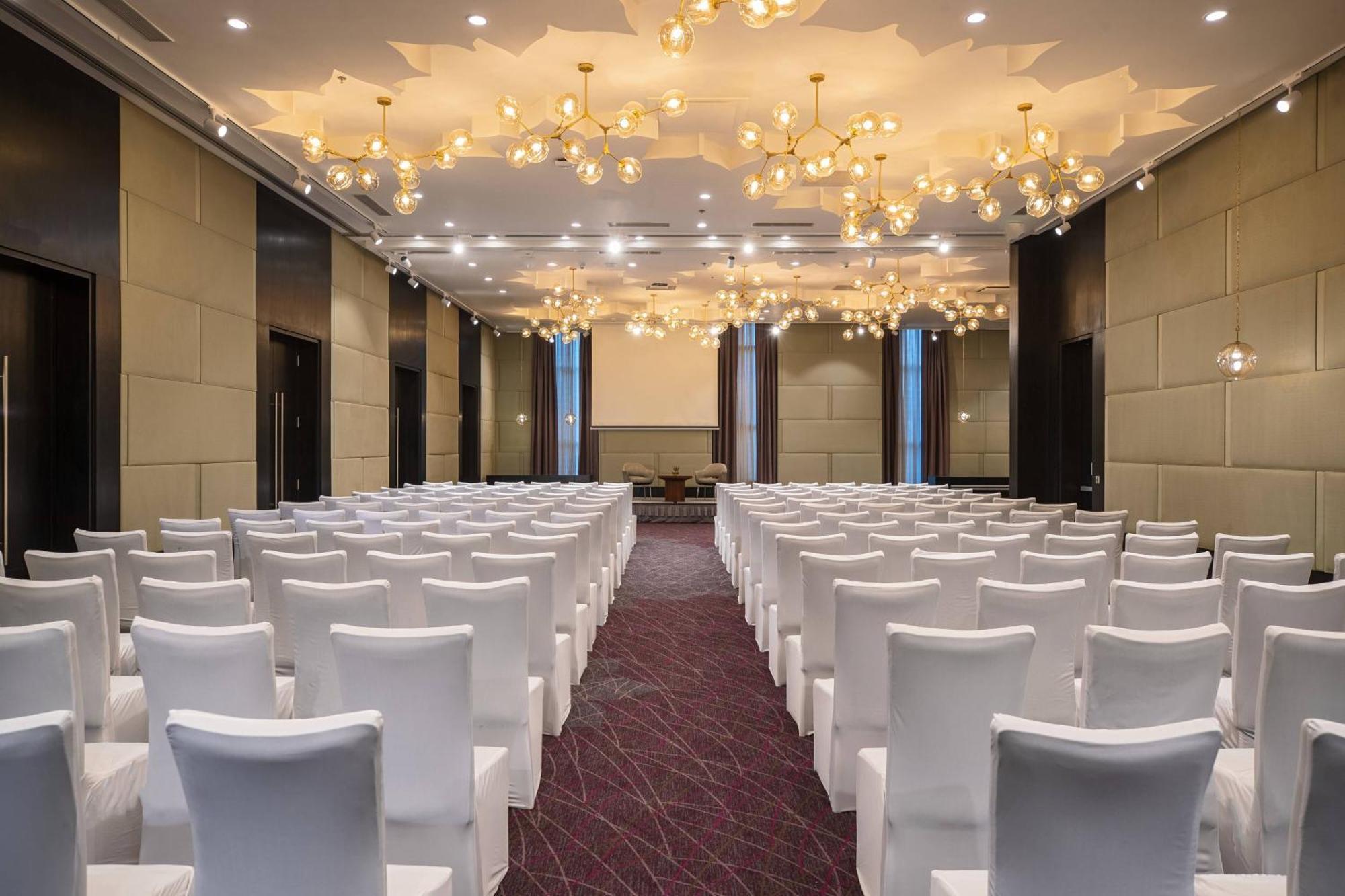 Renaissance Bengaluru Race Course Hotel Bagian luar foto